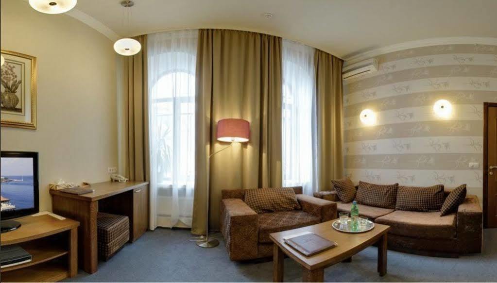 Four Rooms Mini-Hotel Kharkiv Exterior photo