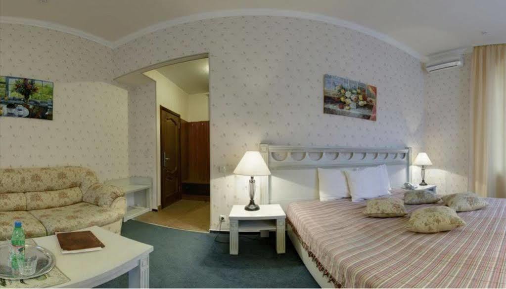 Four Rooms Mini-Hotel Kharkiv Exterior photo